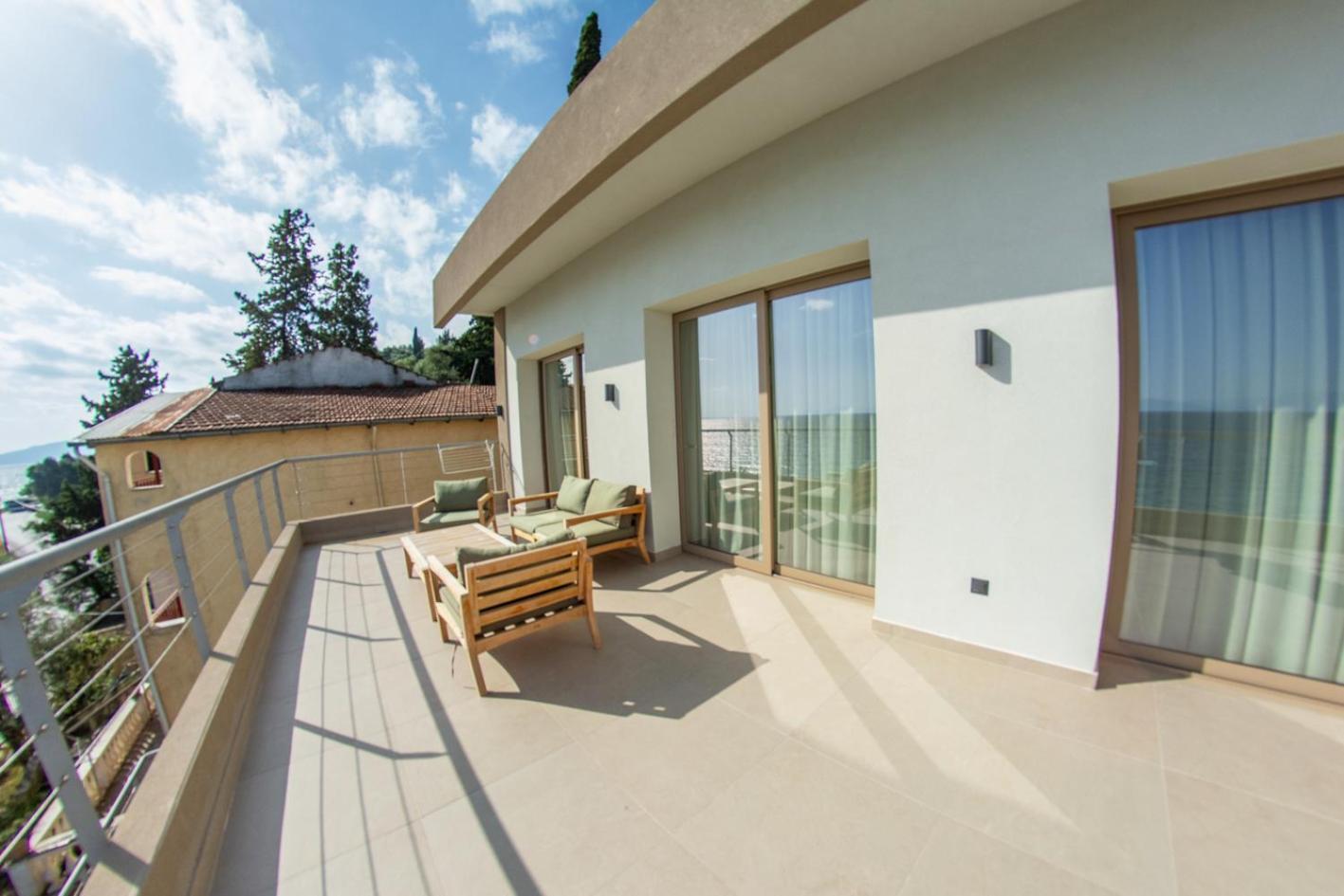 Kaiser Luxury Suites Achílleion Dış mekan fotoğraf